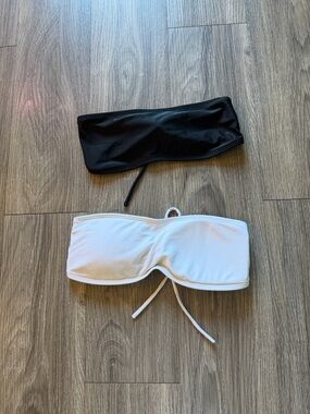 Strapless bikini tops bundle size small 
Black one has no padding